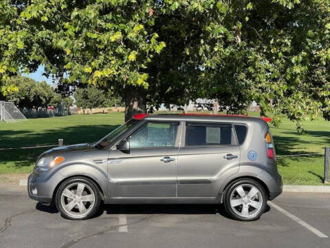 2011 Kia Soul +