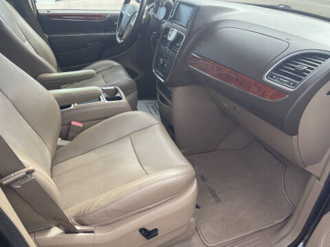 2012 Chrysler Town and Country Touring-L