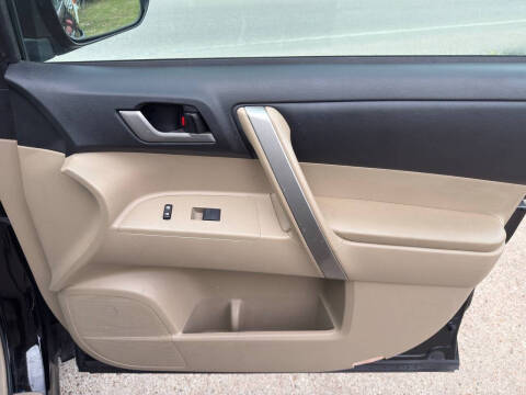 2013 Toyota Highlander SE