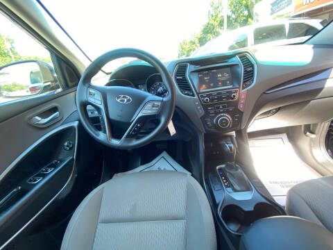 2017 Hyundai Santa Fe SE