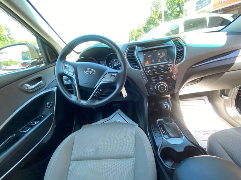 2017 Hyundai Santa Fe SE