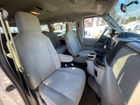 2010 Ford E-Series E-350 SD XLT