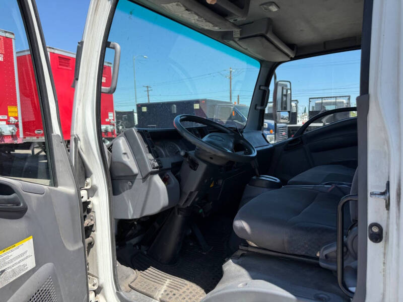 2014 Isuzu NRR