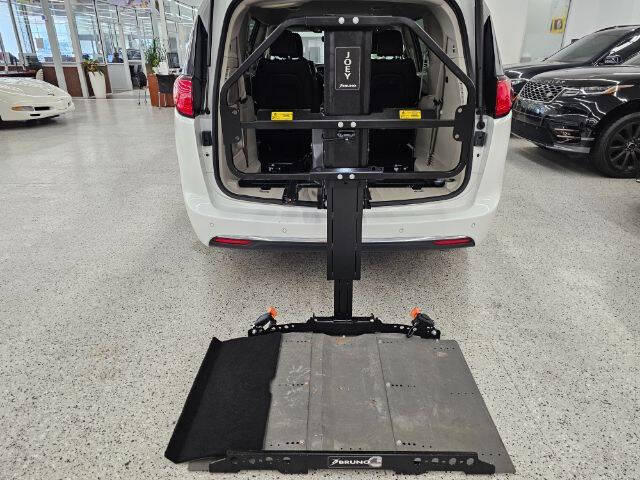 2018 Chrysler Pacifica Touring L Plus's photo