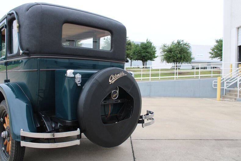 1927 Oldsmobile Sedan