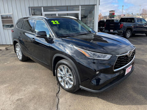 2022 Toyota Highlander for sale at ROTMAN MOTOR CO in Maquoketa IA