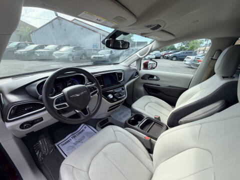 2017 Chrysler Pacifica Touring-L