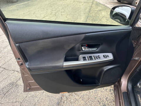 2015 Toyota Prius v Three