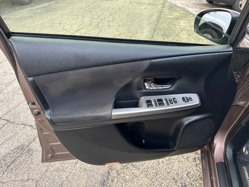 2015 Toyota Prius v Three