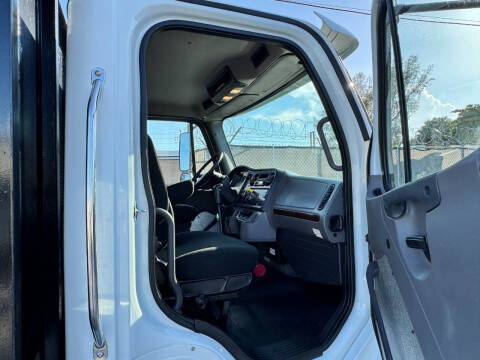 2017 Freightliner M2 106