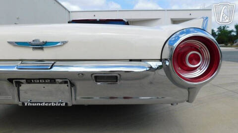 1962 Ford Thunderbird