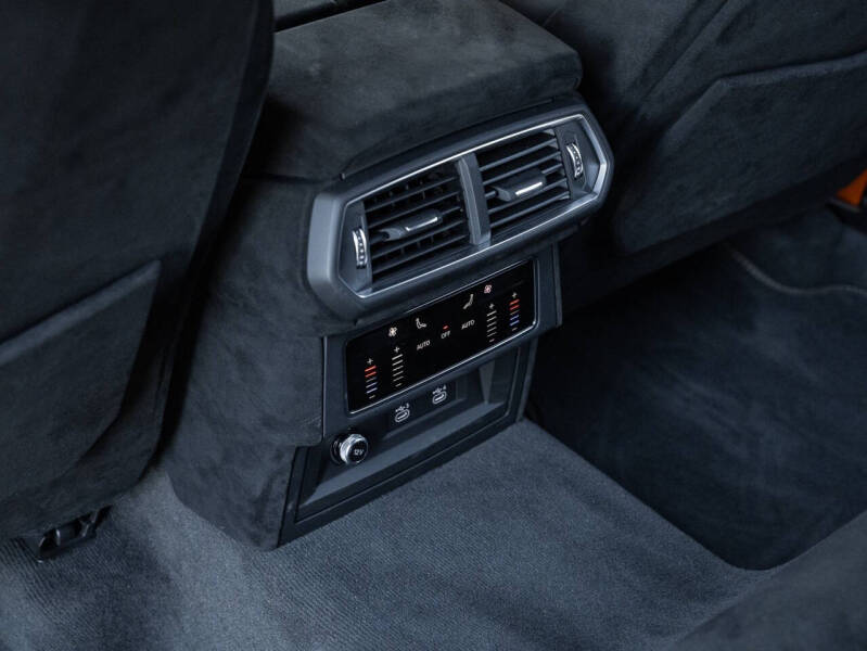 2023 Lamborghini Urus Performante