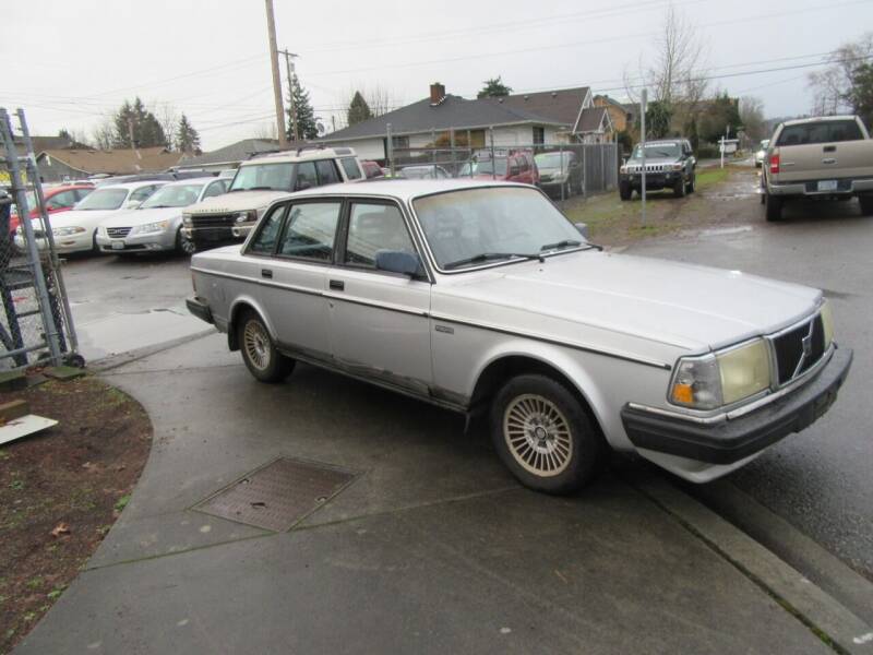 1988 Volvo 240 for sale at Car Link Auto Sales LLC in Marysville WA