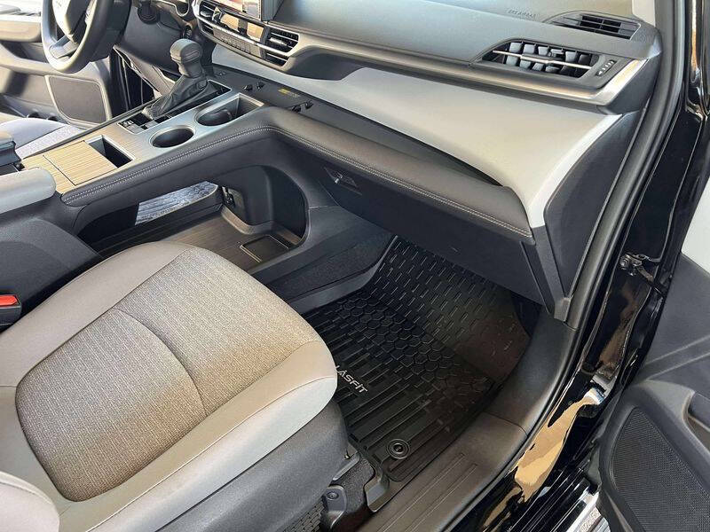 2026 Toyota Sienna LE 8-Passenger