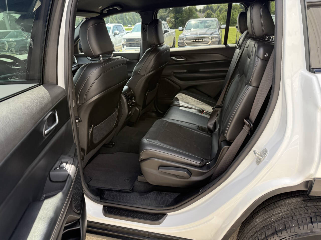 2024 Jeep Grand Cherokee Altitude photo 4
