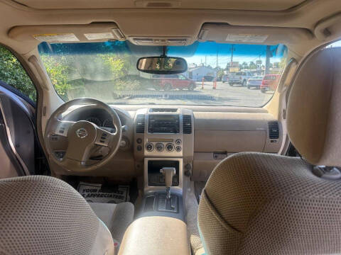 2005 Nissan Pathfinder SE