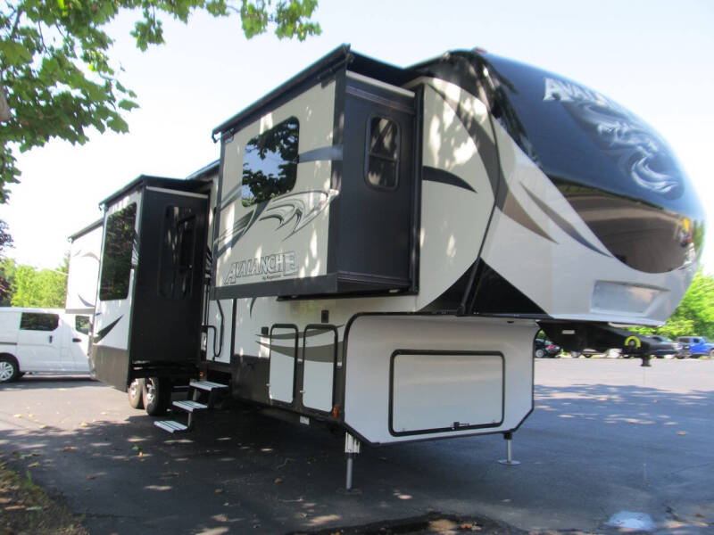2017 Keystone RV Avalanche