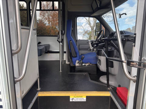 2017 Ford E-Series E-450 SD