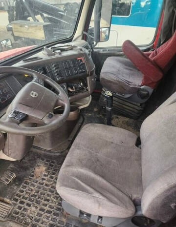 2016 Volvo VNL64T670