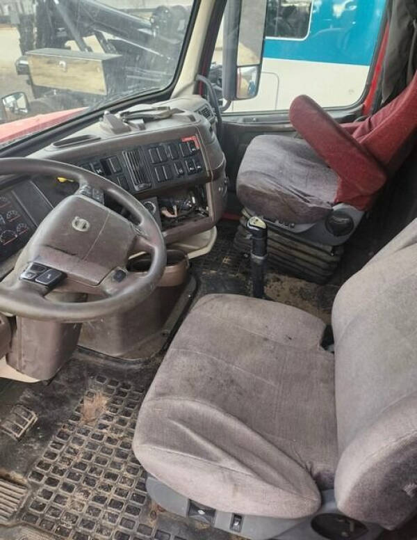 2016 Volvo VNL64T670