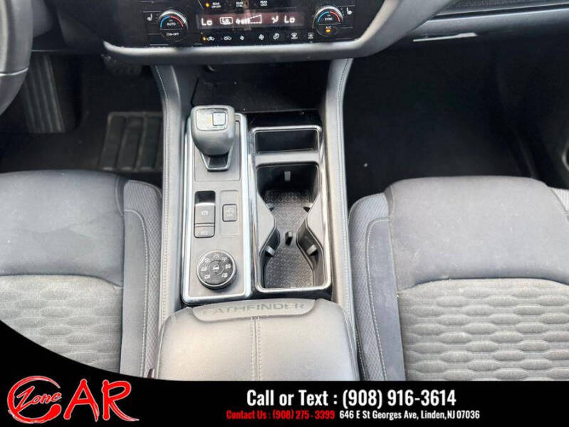 2022 Nissan Pathfinder SV