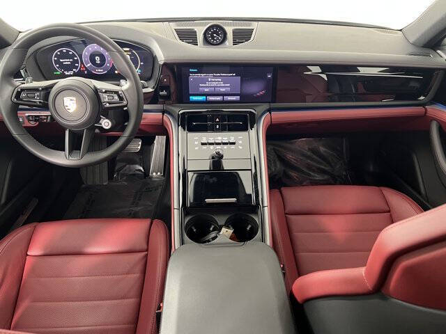 2025 Porsche Panamera 4