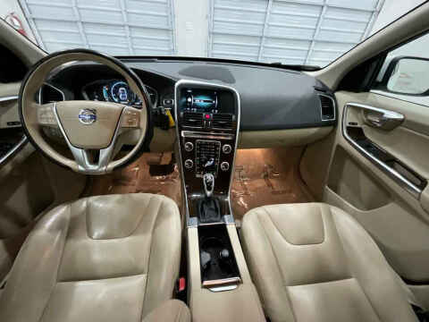 2016 Volvo XC60 T5 Platinum