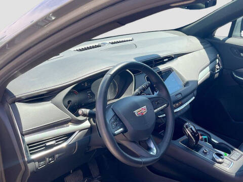 2023 Cadillac XT4 Premium Luxury
