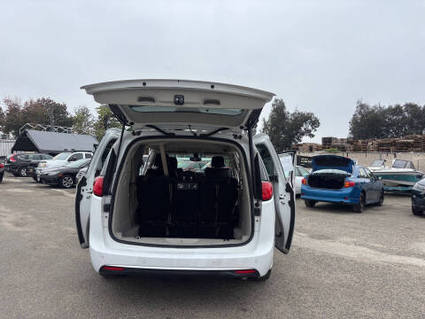 2017 Chrysler Pacifica Touring Plus