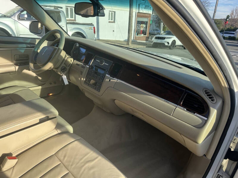 2007 Lincoln Town Car Signature