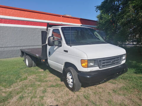 2004 Ford E-Series Chassis for sale at BSA Used Cars in Pasadena TX