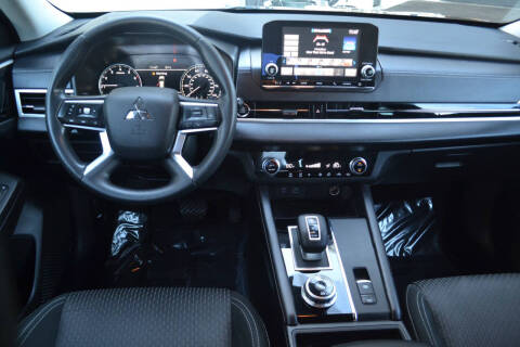 2023 Mitsubishi Outlander ES