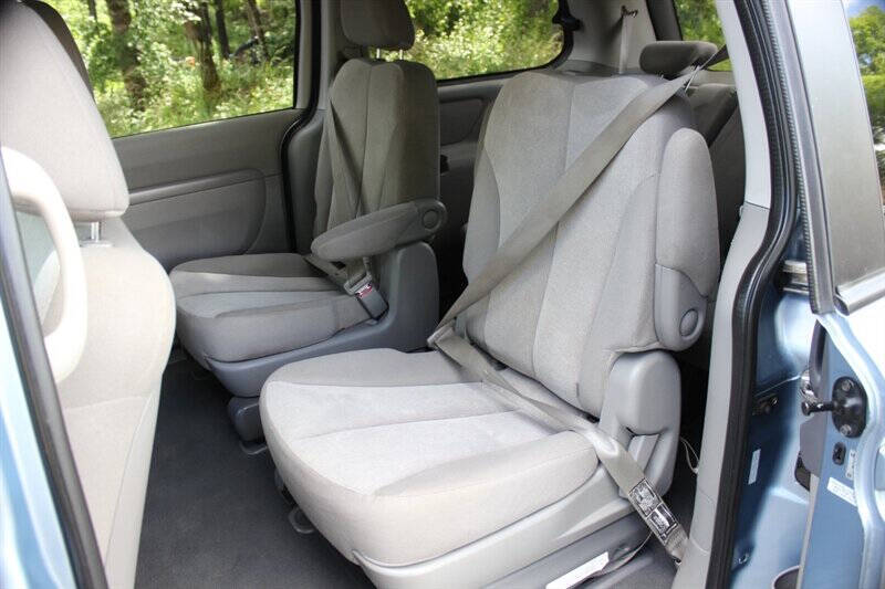 2012 Kia Sedona LX