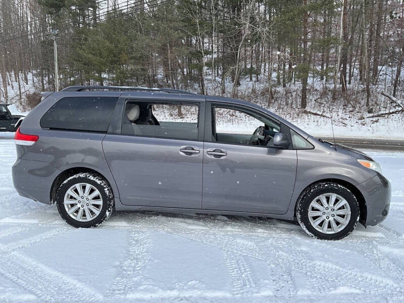 2011 Toyota Sienna LE 7-Passenger