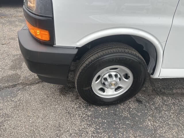 2025 Chevrolet Express 2500