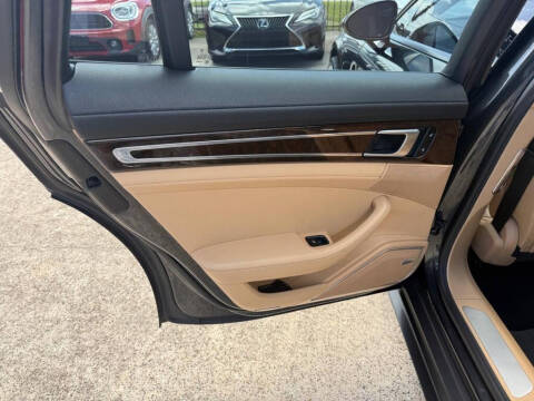 2017 Porsche Panamera 4