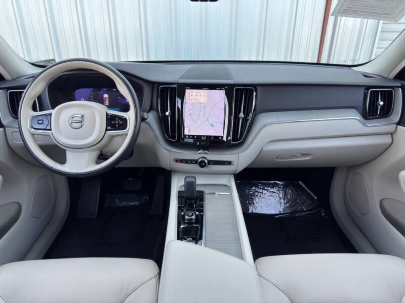 2023 Volvo XC60 B5 Plus Bright Theme