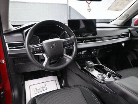 2025 Mitsubishi Outlander ES