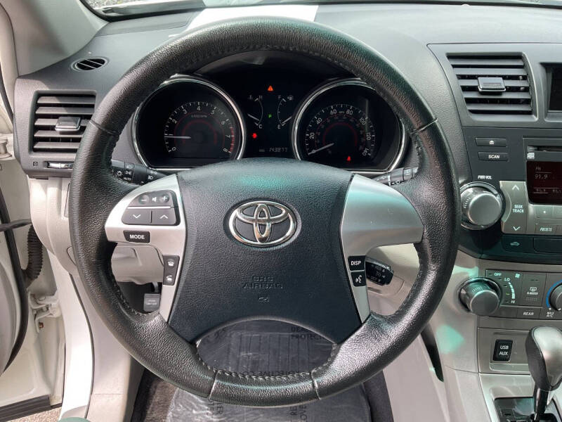 2012 Toyota Highlander SE