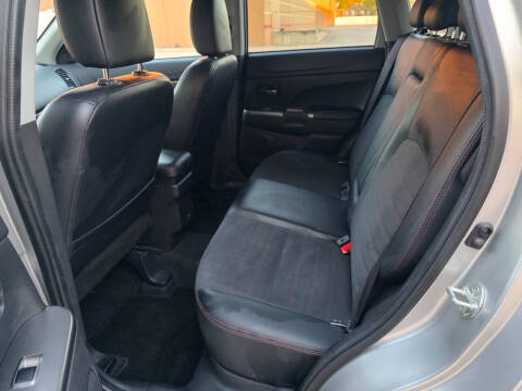 2024 Mitsubishi Outlander Sport SE