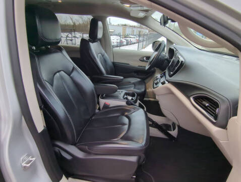 2023 Chrysler Pacifica Plug-In Hybrid Touring L