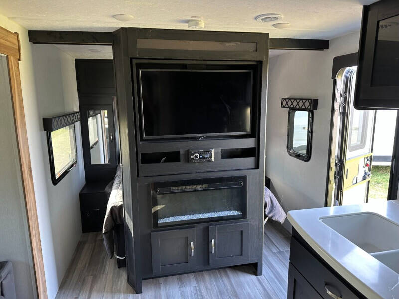 2022 Coachmen RV Freedom Express