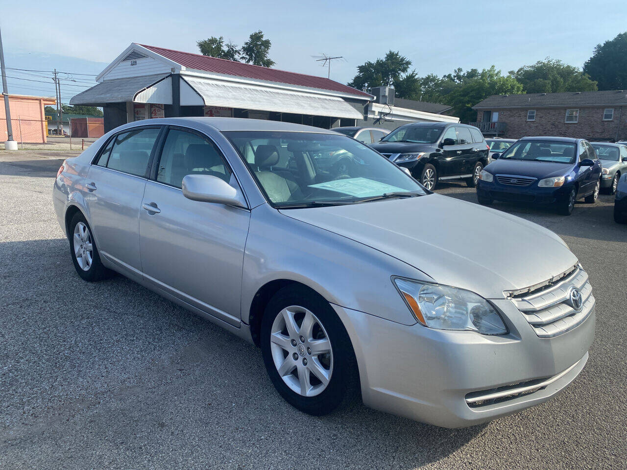 2005 Toyota Avalon XL photo