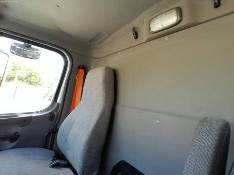 2017 Freightliner M2 106