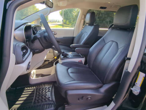 2024 Chrysler Pacifica Plug-In Hybrid Select