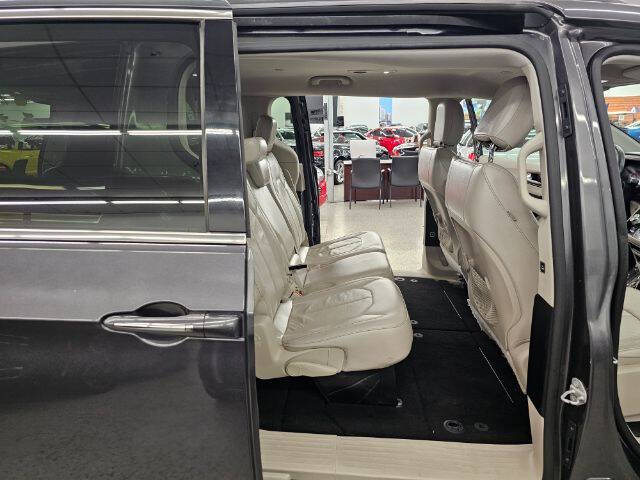 2017 Chrysler Pacifica Touring-L