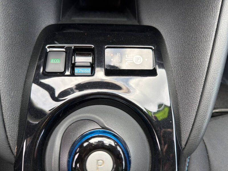2022 Nissan LEAF SV