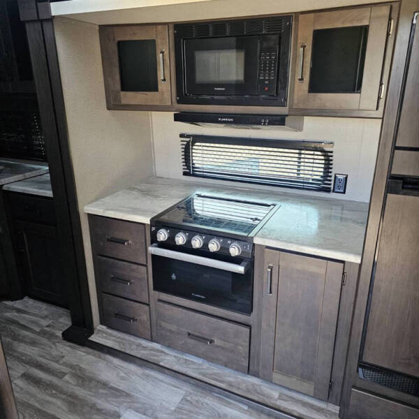 2022 Winnebago 240ML Transcend Xplore