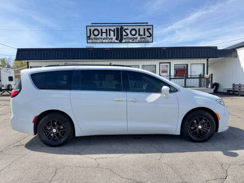 2022 Chrysler Pacifica Touring L