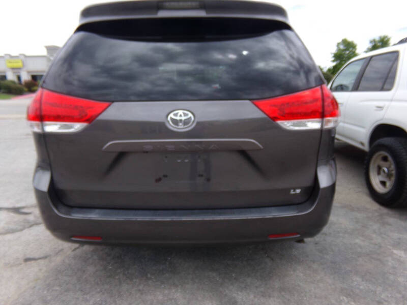 2013 Toyota Sienna LE 7-Passenger Auto Access Seat